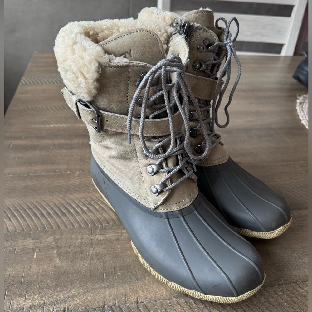 Sperry Women’s Shearwater buckle duck boots